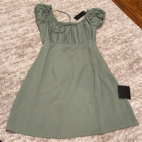 New Lulu's Wisteria Sage Green Embroidered Off-the-
Shoulder Mini Dress S - Picture 4 of 11